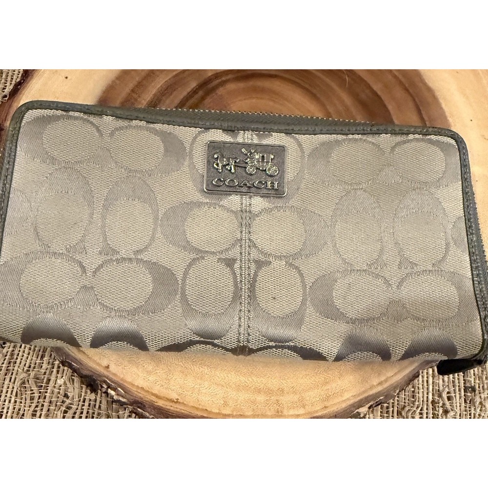 Vintage Y2K Carriage Logo Gray Signature Jacquard Leather Zip Wallet